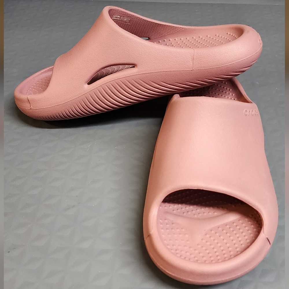 CROCS MELLOW RECOVERY SLIDE SANDAL SIZE M5/W7 SALMON COMFORTABLE FLATS CLEAN